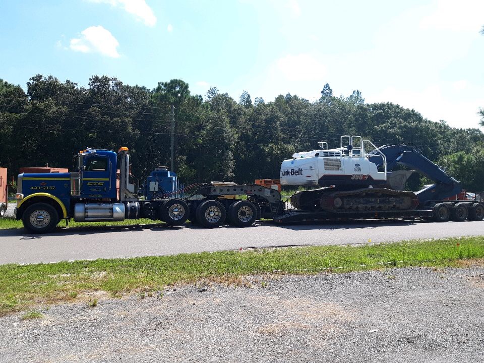 55 ton lowboy transporting a Link-Belt 535 Excavator