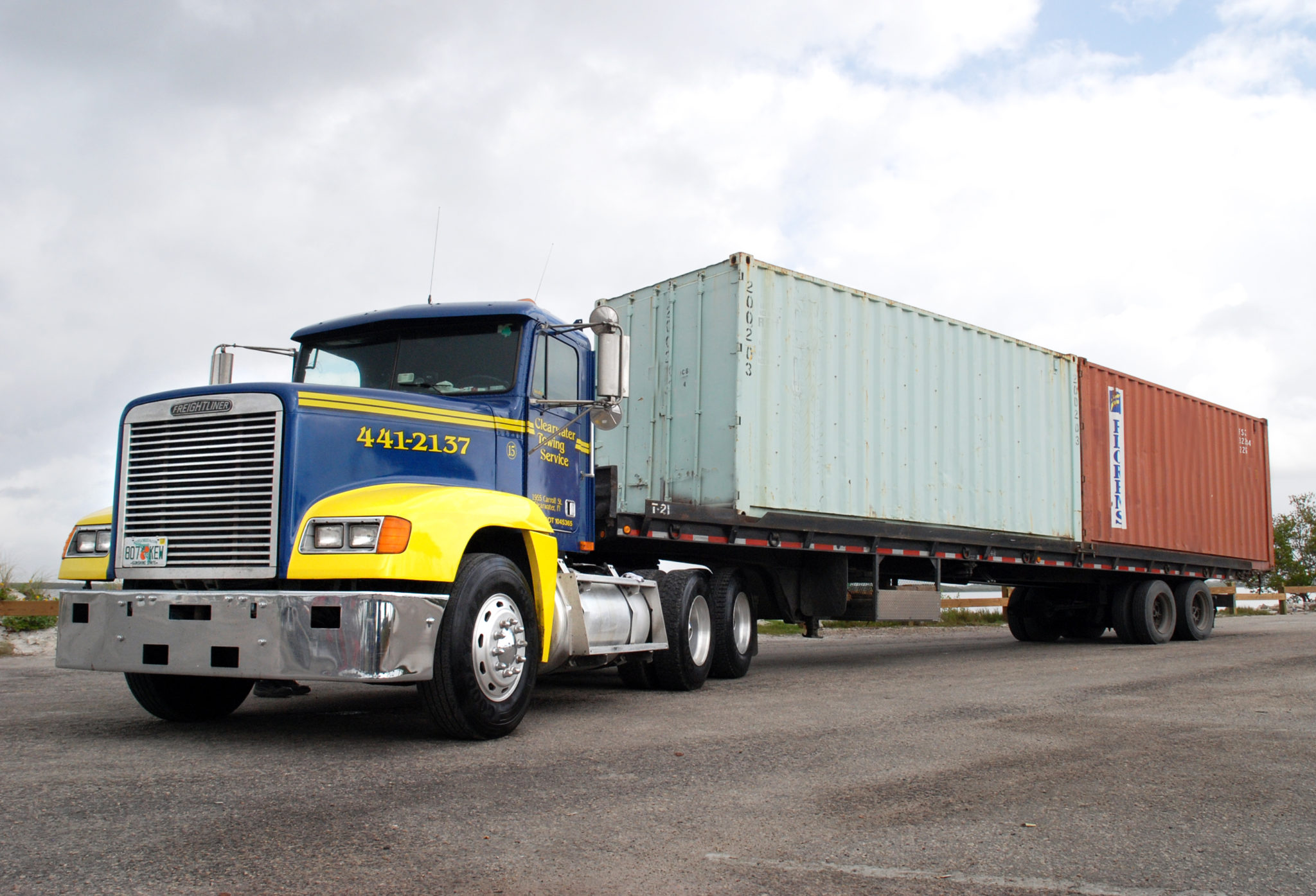 Landoll 330 Transporting 20 Foot Containers - Commercial Towing